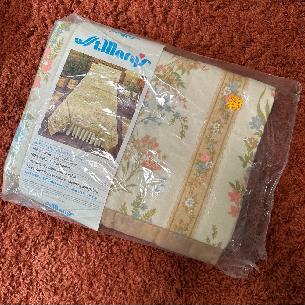 Vintage 70s St Mary’s twin/double acrylic blanket